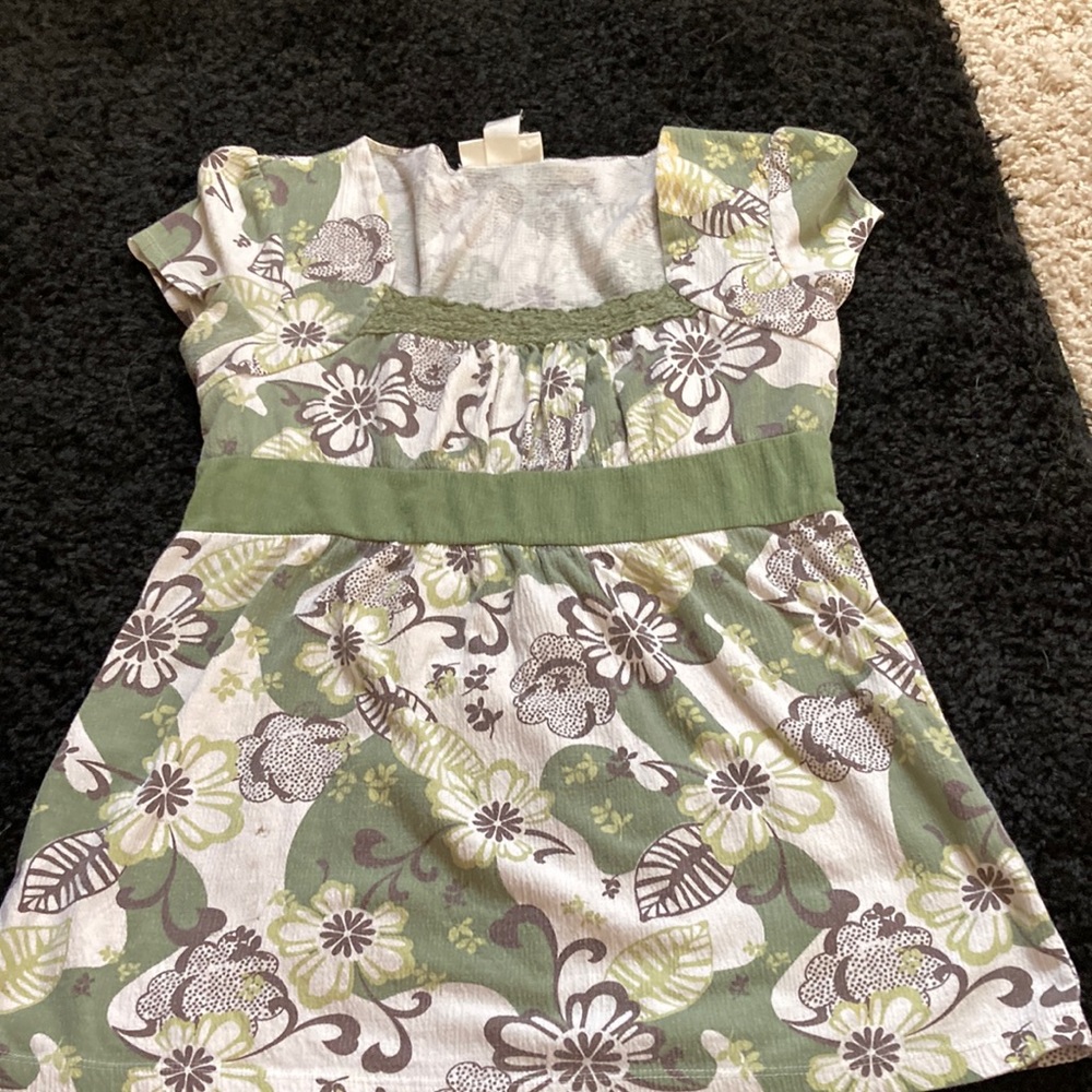 Cute shirt but could be a dress if you pretty short